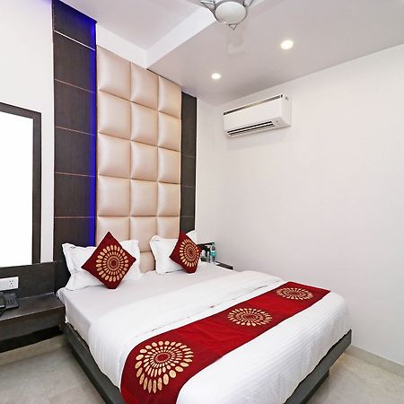 Oyo 11593 Hotel Aman Guest House New Delhi Exteriör bild