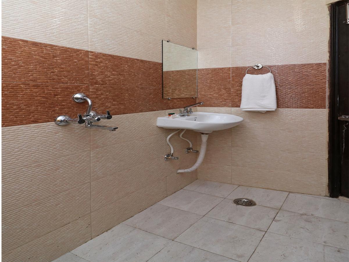 Oyo 11593 Hotel Aman Guest House New Delhi Exteriör bild