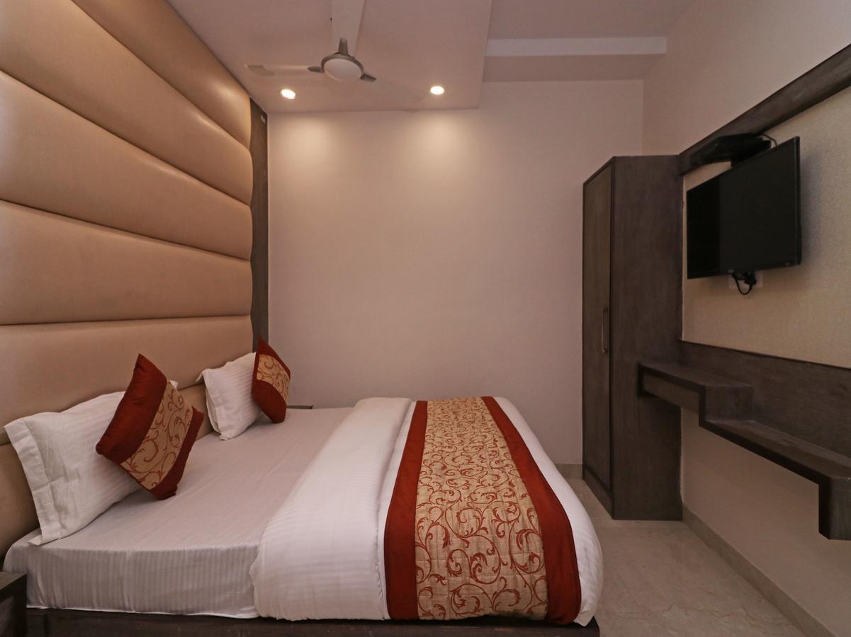 Oyo 11593 Hotel Aman Guest House New Delhi Exteriör bild